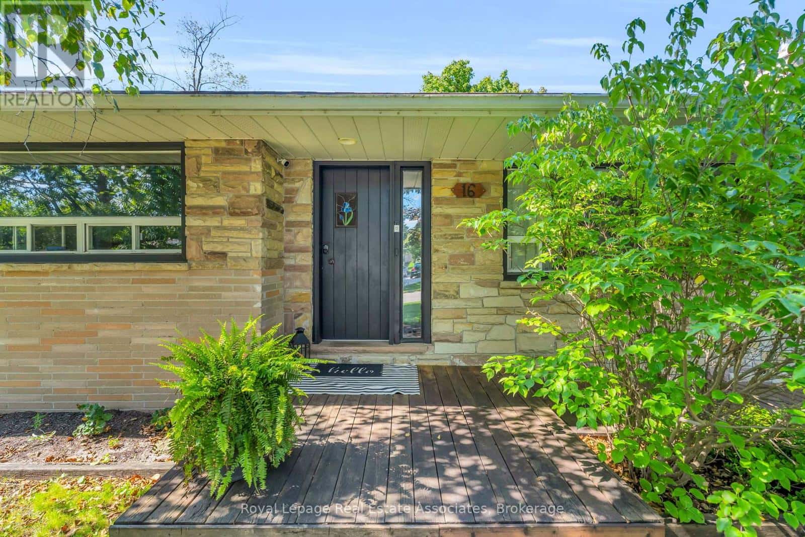 16 CARBERRY STREET — Erin, Ontario - Photo 3 of 48