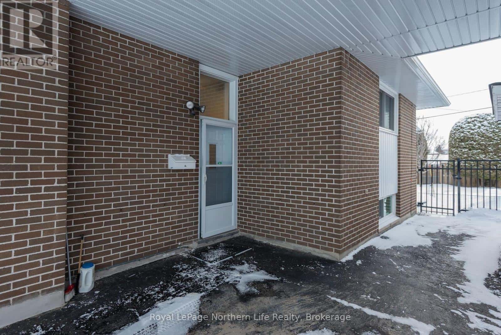 5 STRATHCONA DRIVE — North Bay (Ferris), Ontario - Photo 4 of 50