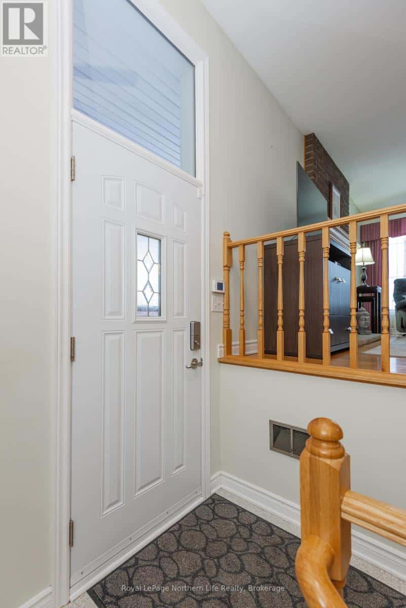 5 STRATHCONA DRIVE — North Bay (Ferris), Ontario - Photo 5 of 50