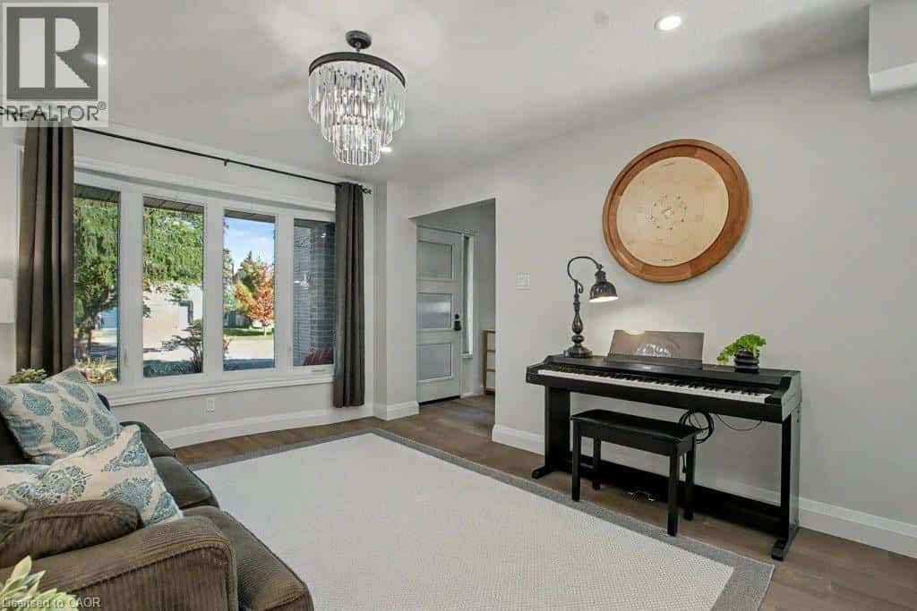 166 WESTVALE Drive — Waterloo, Ontario - Photo 5 of 34