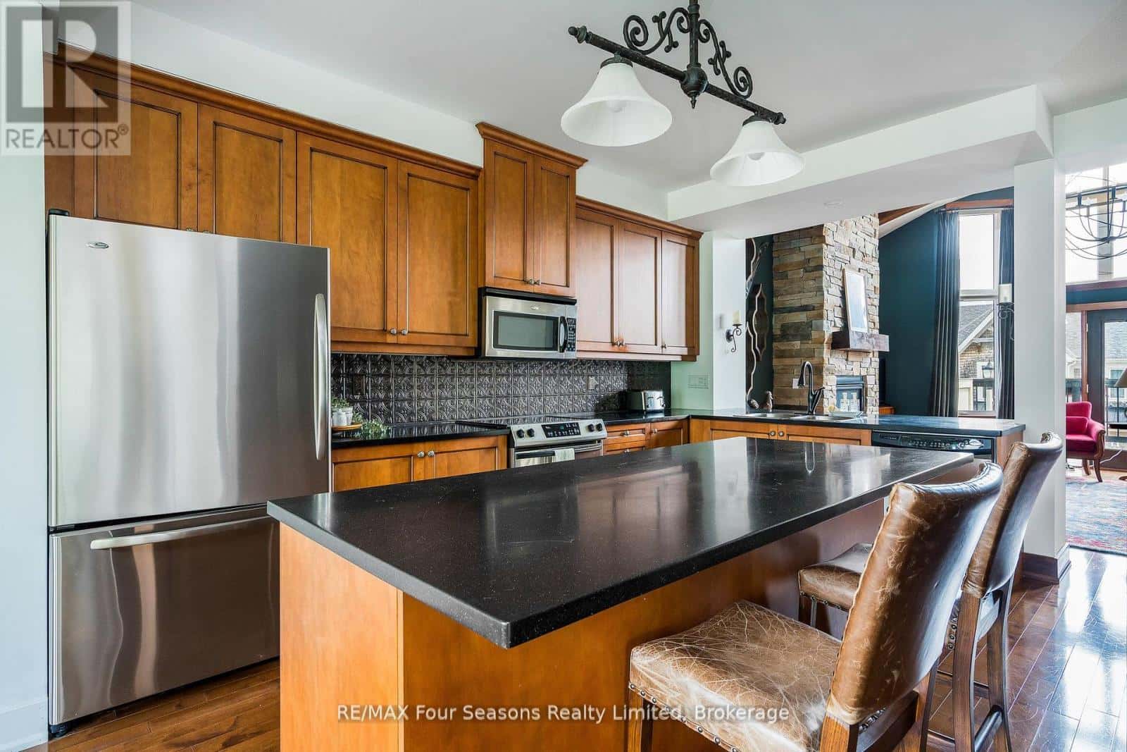 106 VENTURE BOULEVARD — Blue Mountains, Ontario - Photo 4 of 40