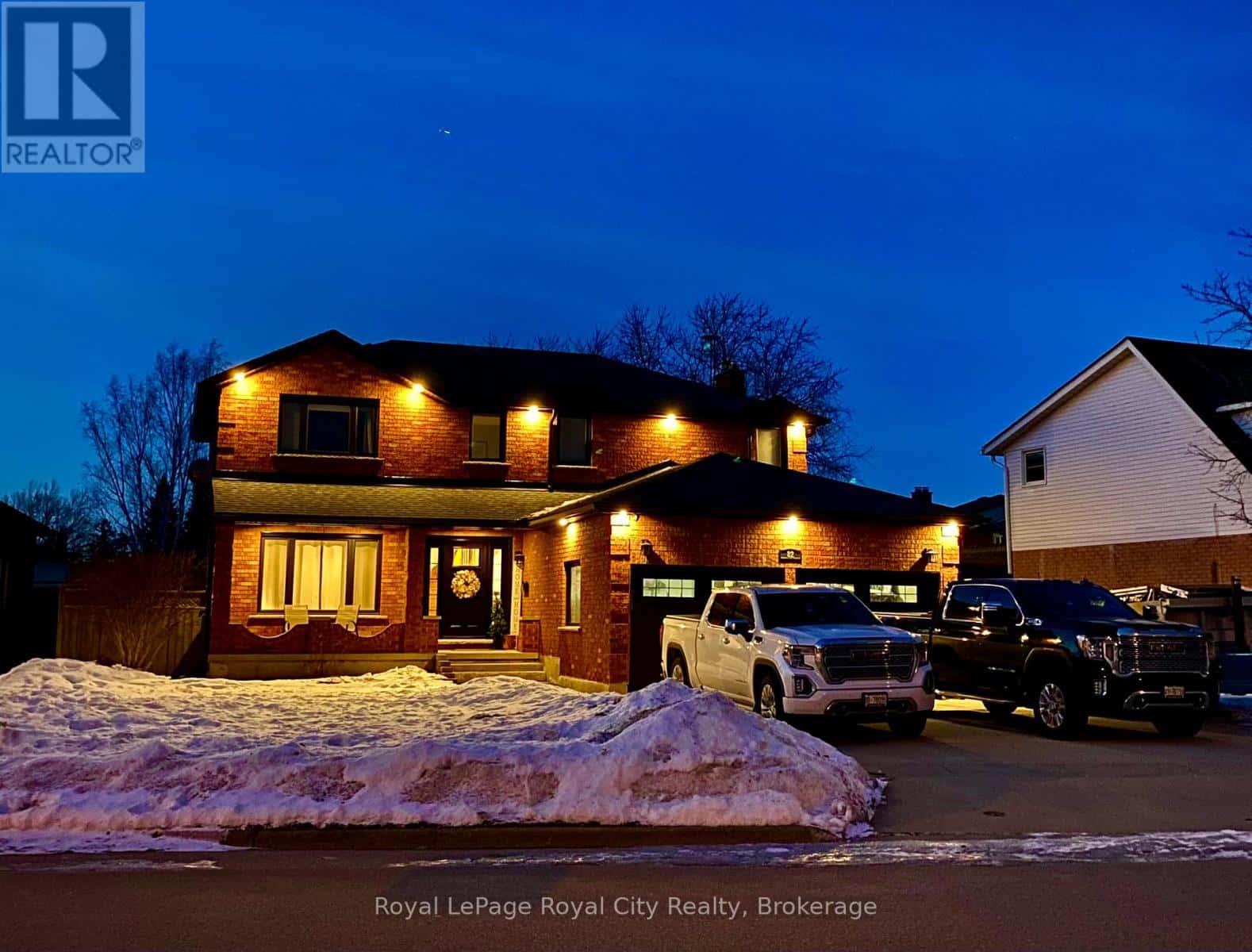 82 GUNN AVENUE — Cambridge, Ontario - Photo 2 of 47