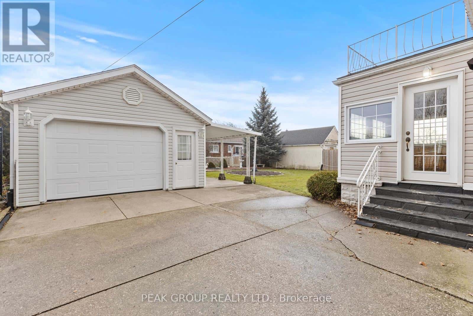 246 SCHOLFIELD AVENUE S — Welland (Lincoln/Crowland), Ontario - Photo 3 of 34