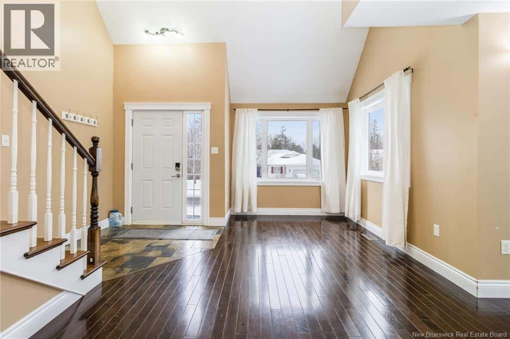 16 Howe Crescent — Oromocto, New Brunswick - Photo 5 of 49