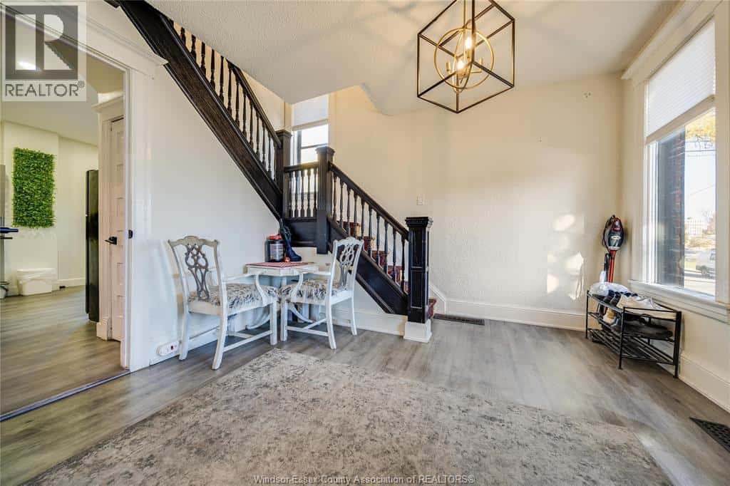 560 CHATHAM STREET — Windsor, Ontario - Photo 5 of 45