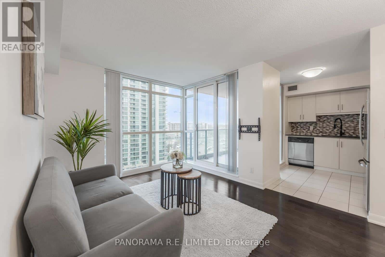 1207 - 215 SHERWAY GARDENS ROAD — Toronto (Islington-City Centre West), Ontario - Photo 4 of 30