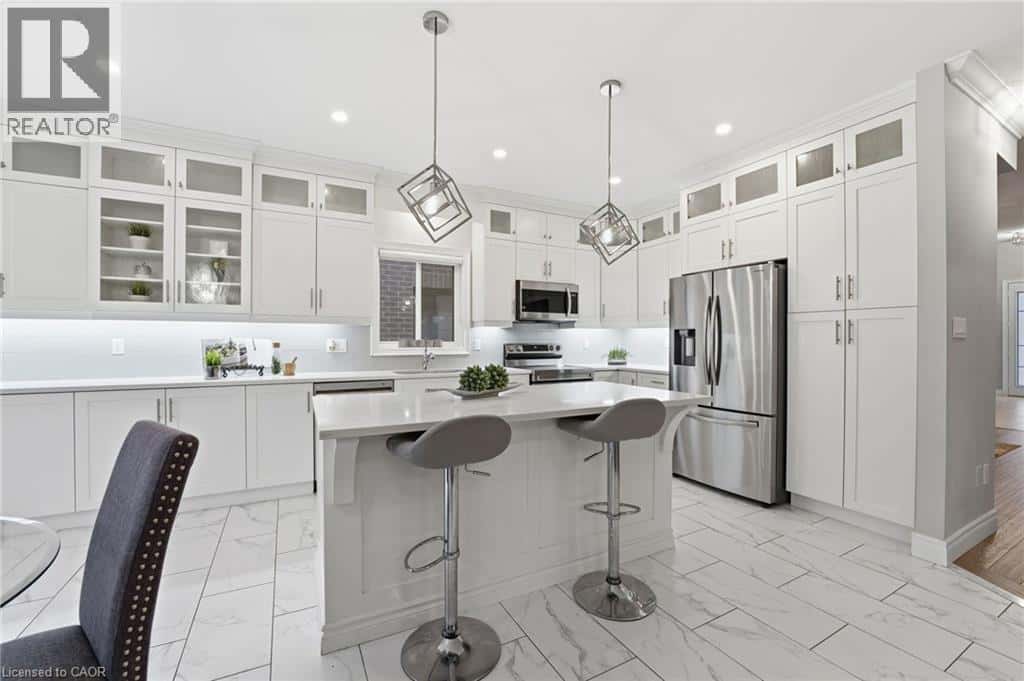 29 ROSELAWN Avenue — Ancaster, Ontario - Photo 4 of 25