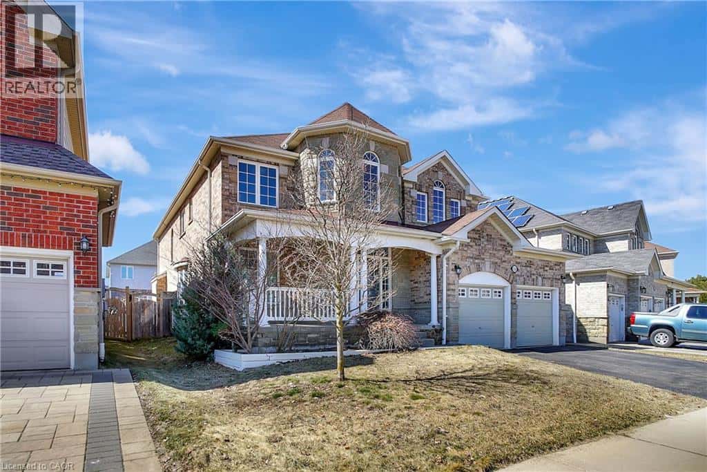 320 ROBERT FERRIE Drive — Kitchener, Ontario - Photo 2 of 39