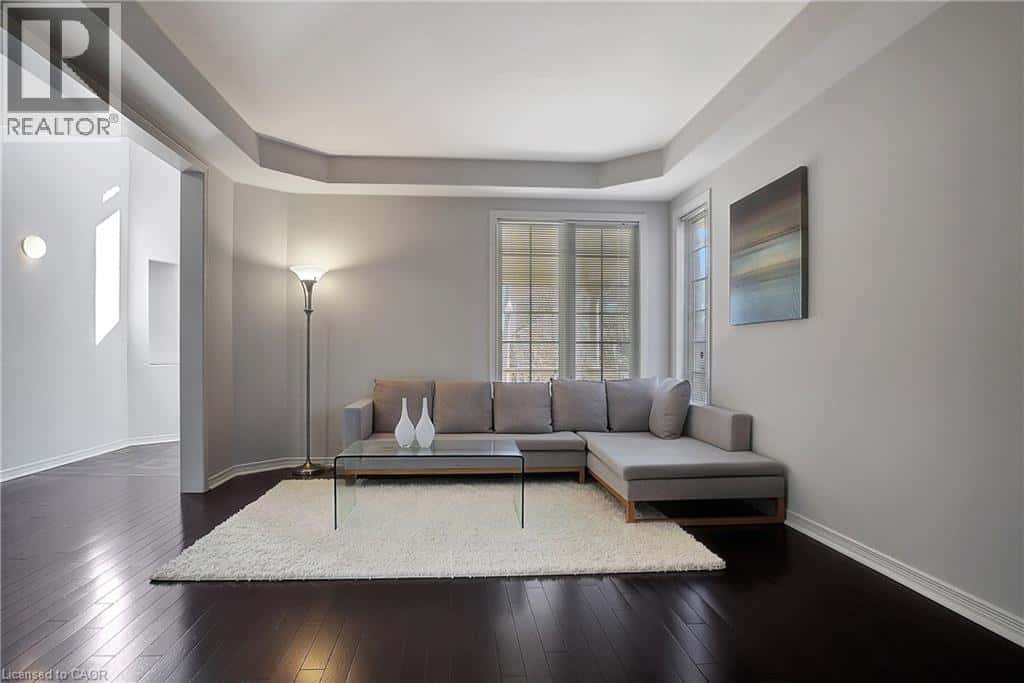 320 ROBERT FERRIE Drive — Kitchener, Ontario - Photo 3 of 39