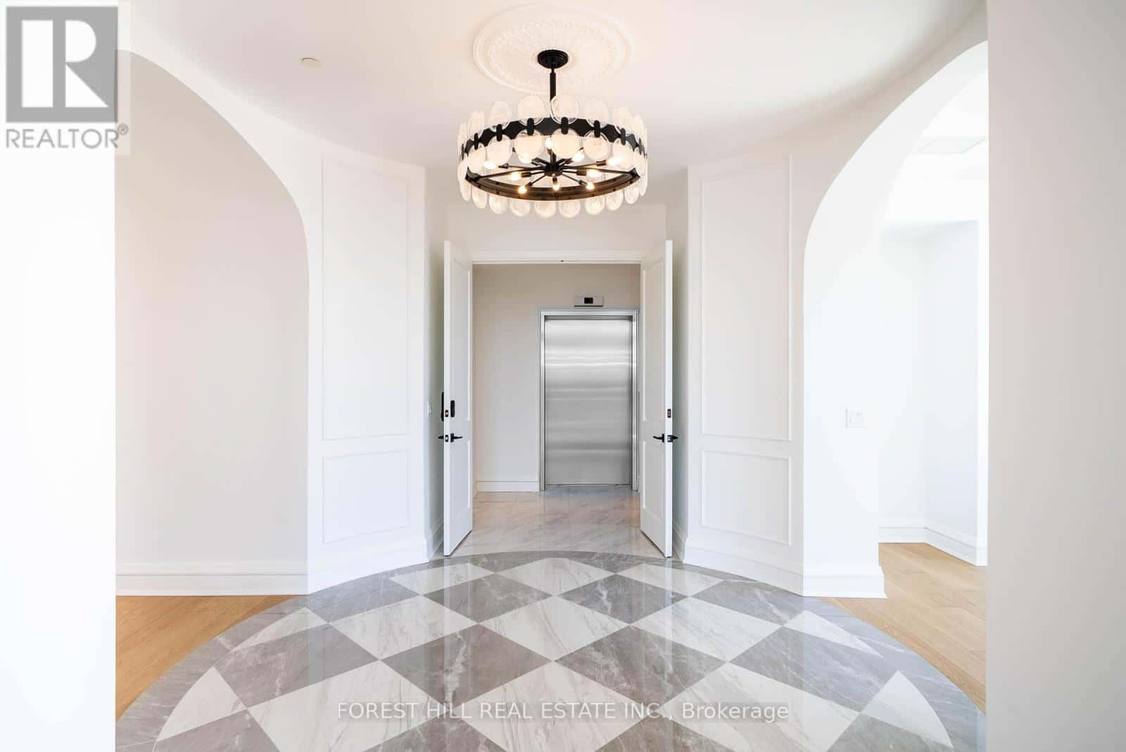 6A - 2010 BATHURST STREET — Toronto (Humewood-Cedarvale), Ontario - Photo 2 of 24