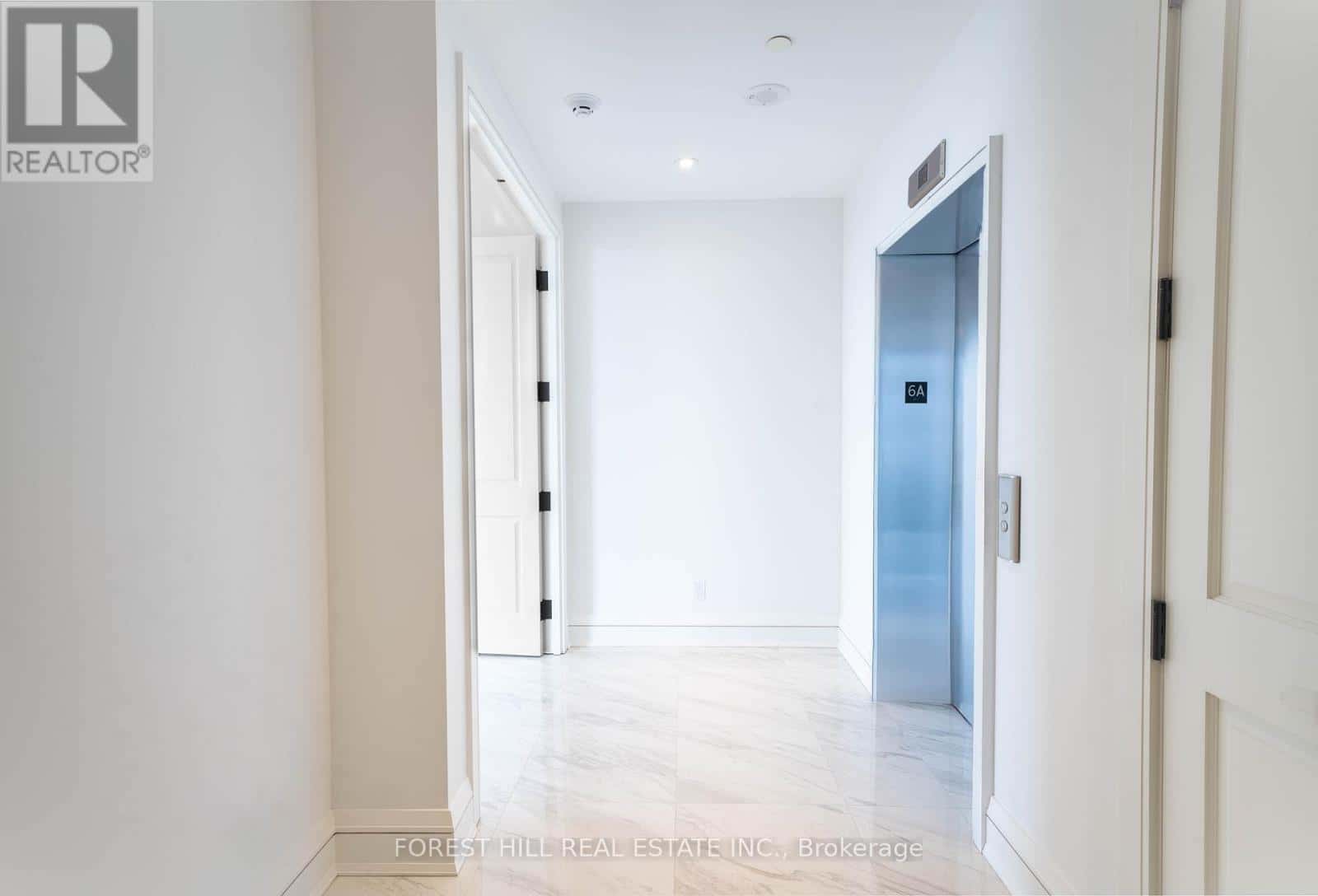 6A - 2010 BATHURST STREET — Toronto (Humewood-Cedarvale), Ontario - Photo 4 of 24