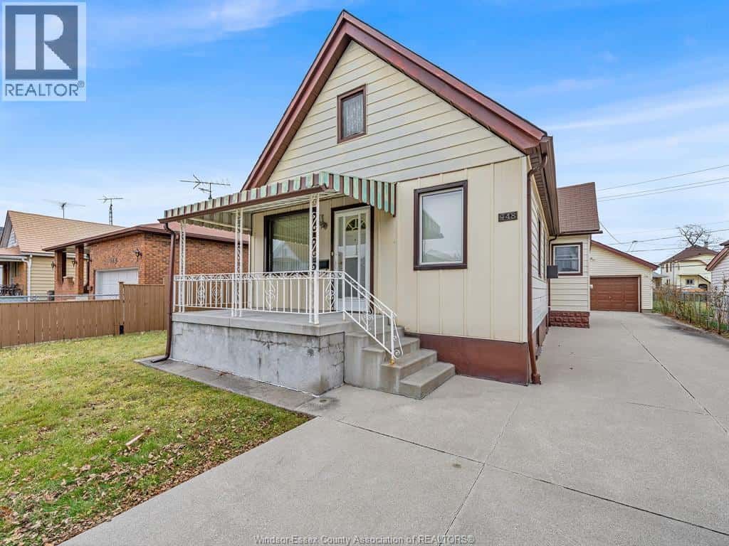 948 LANGLOIS — Windsor, Ontario - Photo 2 of 35