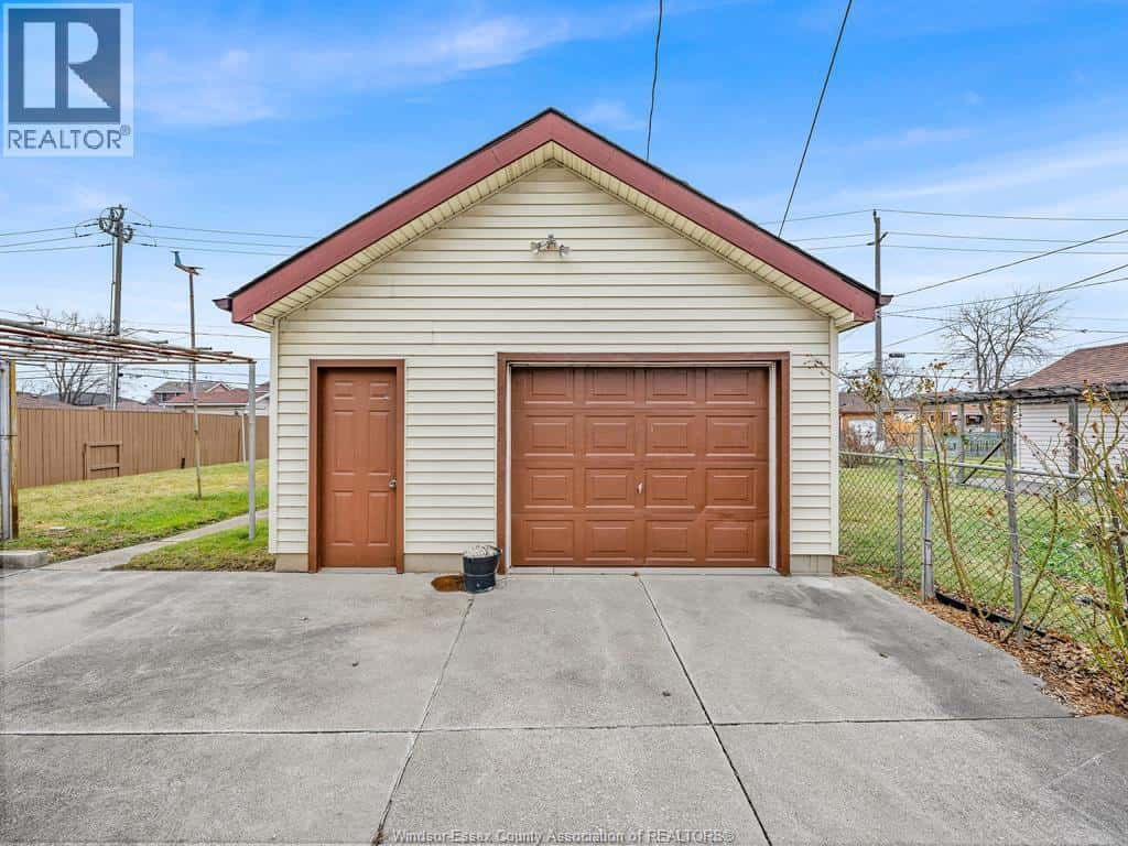 948 LANGLOIS — Windsor, Ontario - Photo 5 of 35