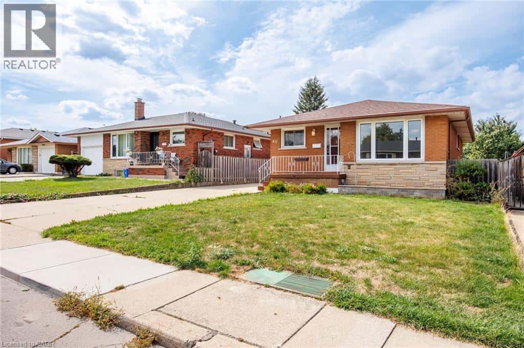 60 CHAMPLAIN Avenue — Hamilton, Ontario - Photo 3 of 36