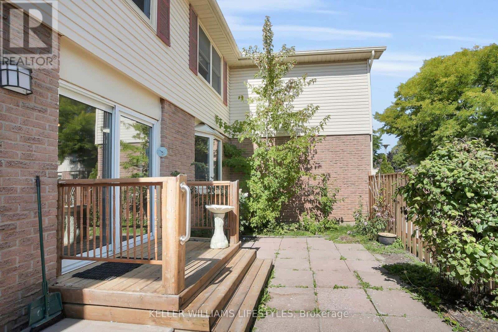 4 - 230 CLARKE ROAD — London East (East H), Ontario - Photo 4 of 47