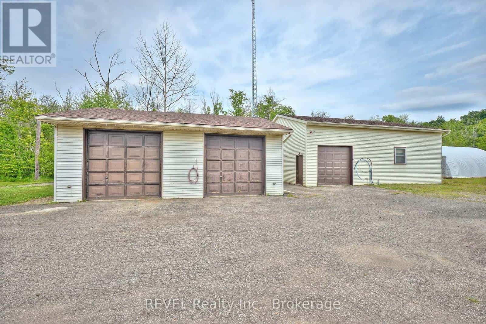 740 HIGHWAY 20 — Pelham (Fenwick), Ontario - Photo 3 of 50