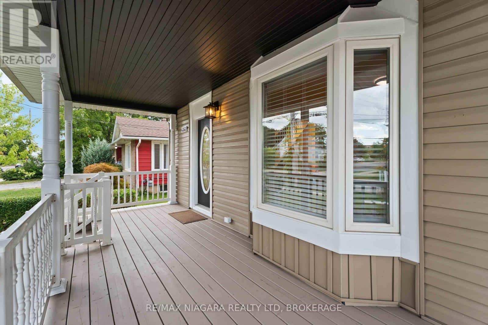 4367 ONTARIO STREET — Lincoln (Beamsville), Ontario - Photo 4 of 34