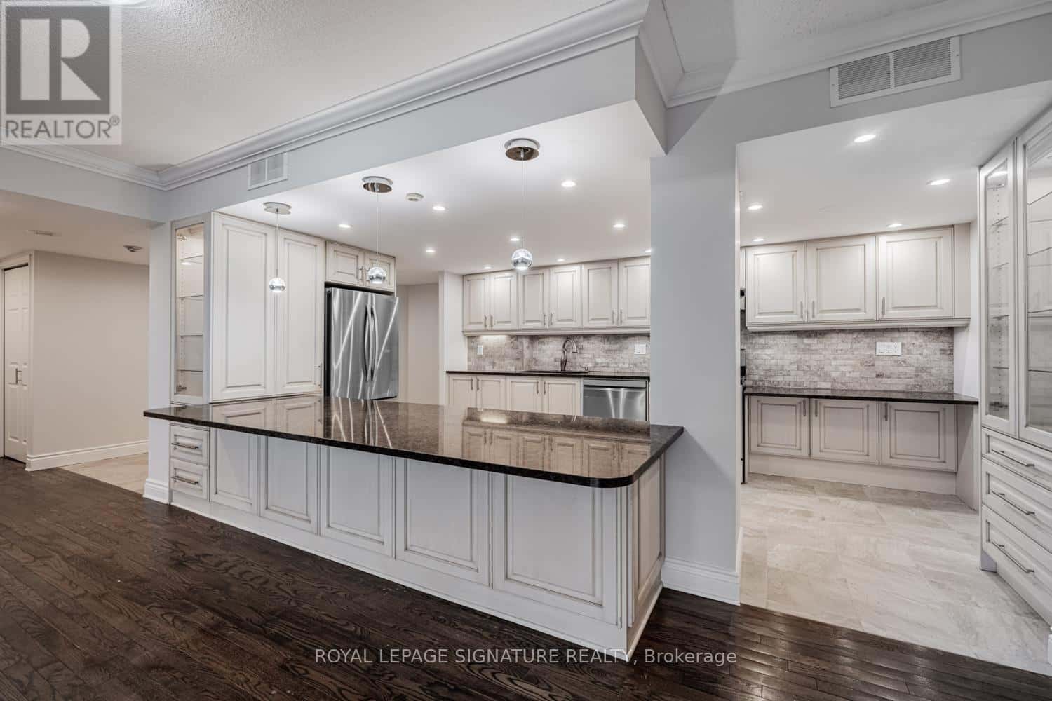 319 - 255 THE DONWAY W — Toronto (Banbury-Don Mills), Ontario - Photo 4 of 29