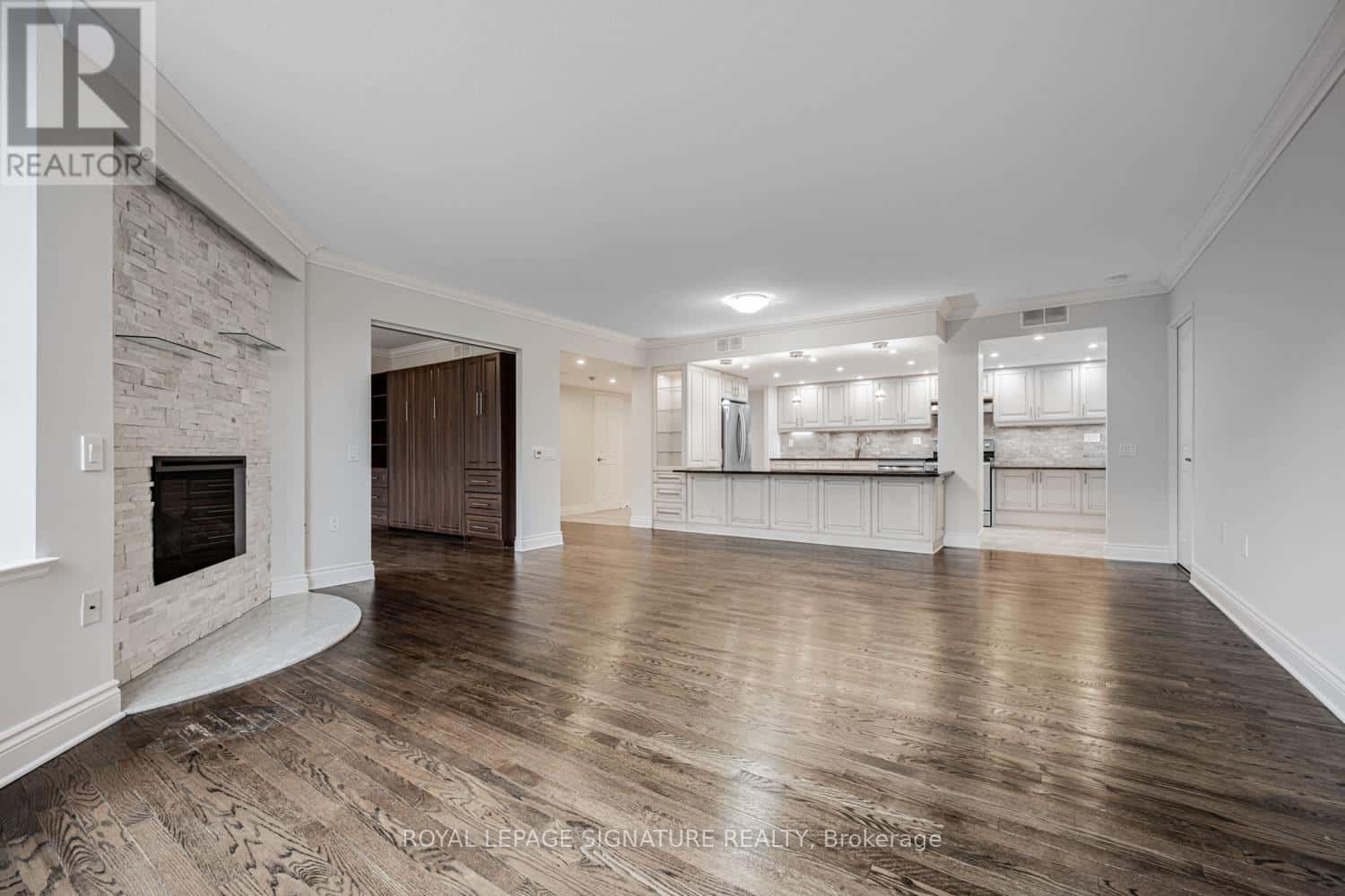 319 - 255 THE DONWAY W — Toronto (Banbury-Don Mills), Ontario - Photo 5 of 29