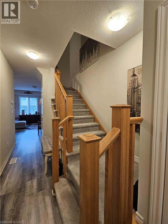 9 MIA Drive — Hamilton, Ontario - Photo 3 of 18