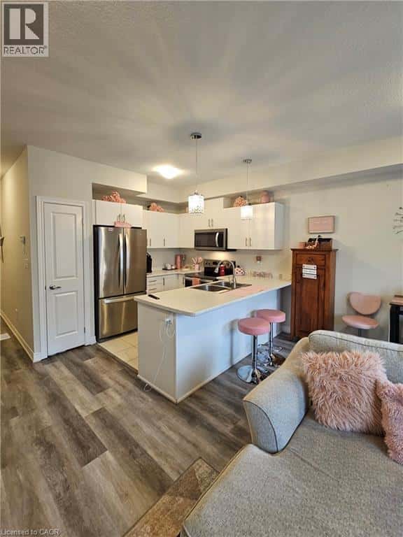 9 MIA Drive — Hamilton, Ontario - Photo 4 of 18