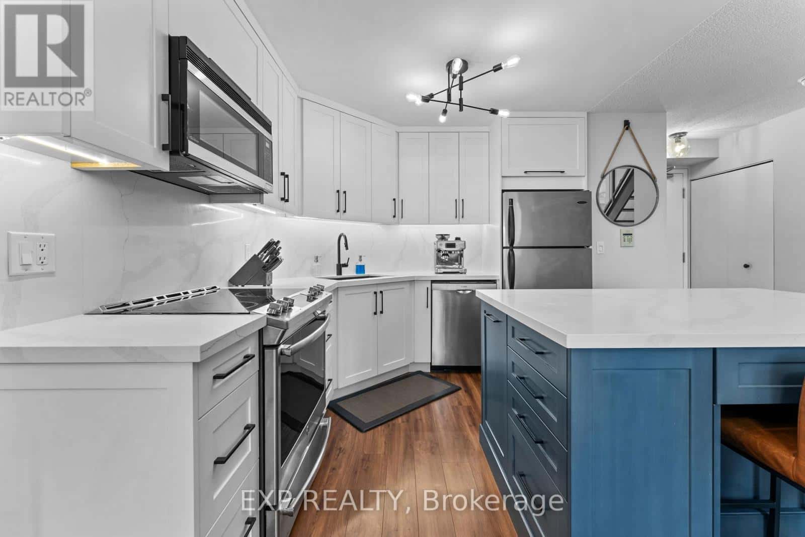 637 - 250 MANITOBA STREET — Toronto (Mimico), Ontario - Photo 2 of 50