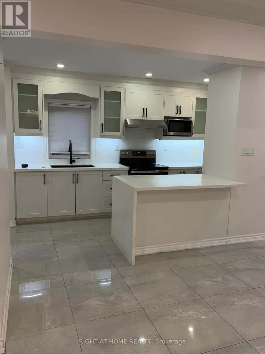 200 GARY DRIVE — Toronto (Humberlea-Pelmo Park), Ontario - Photo 4 of 10