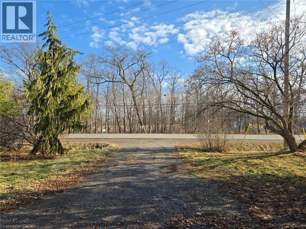 126 MOUNTAIN Road — Grimsby, Ontario - Photo 2 of 37