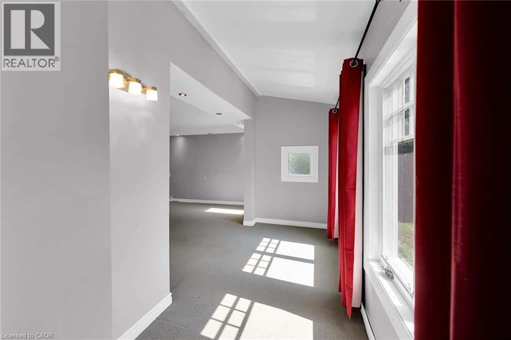 126 MOUNTAIN Road — Grimsby, Ontario - Photo 3 of 37