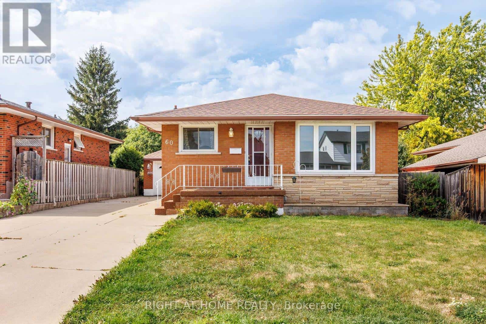 60 CHAMPLAIN AVENUE — Hamilton (Greenford), Ontario - Photo 2 of 36