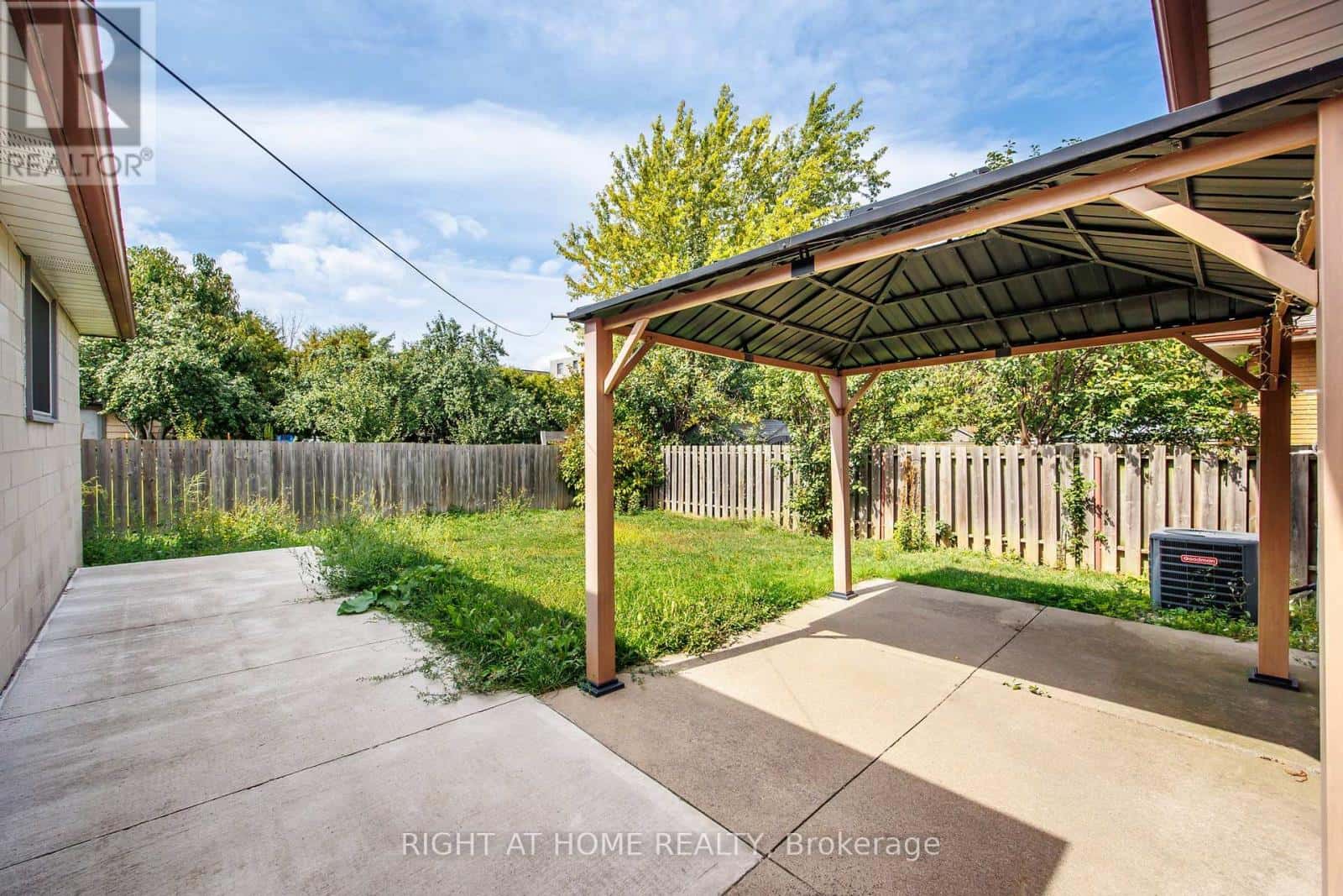 60 CHAMPLAIN AVENUE — Hamilton (Greenford), Ontario - Photo 5 of 36