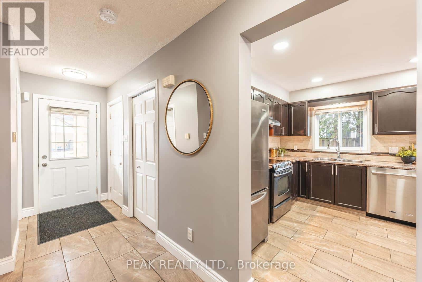 42 ROMAN CRESCENT — London East (East I), Ontario - Photo 4 of 47