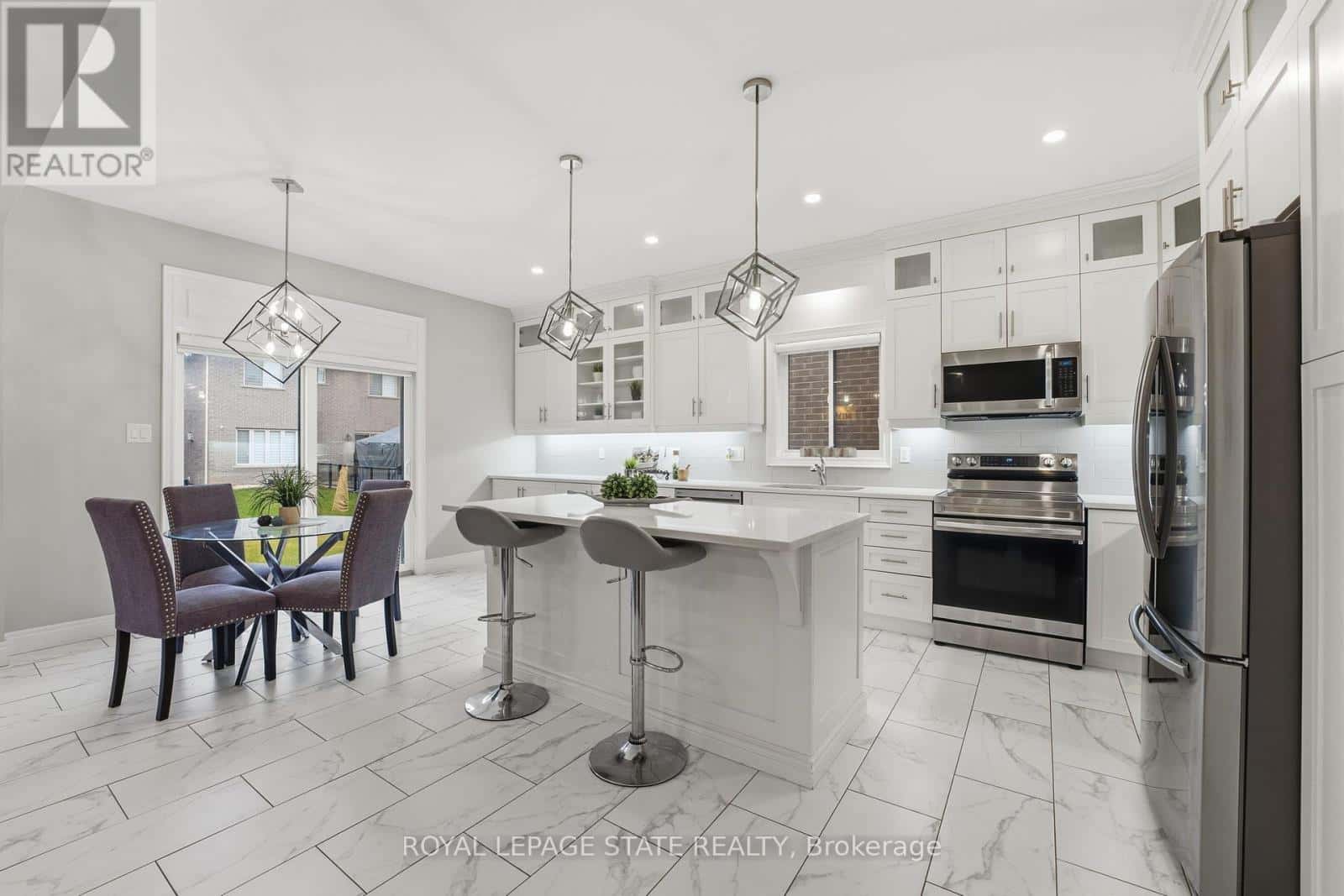 29 ROSELAWN AVENUE — Hamilton (Ancaster), Ontario - Photo 3 of 28