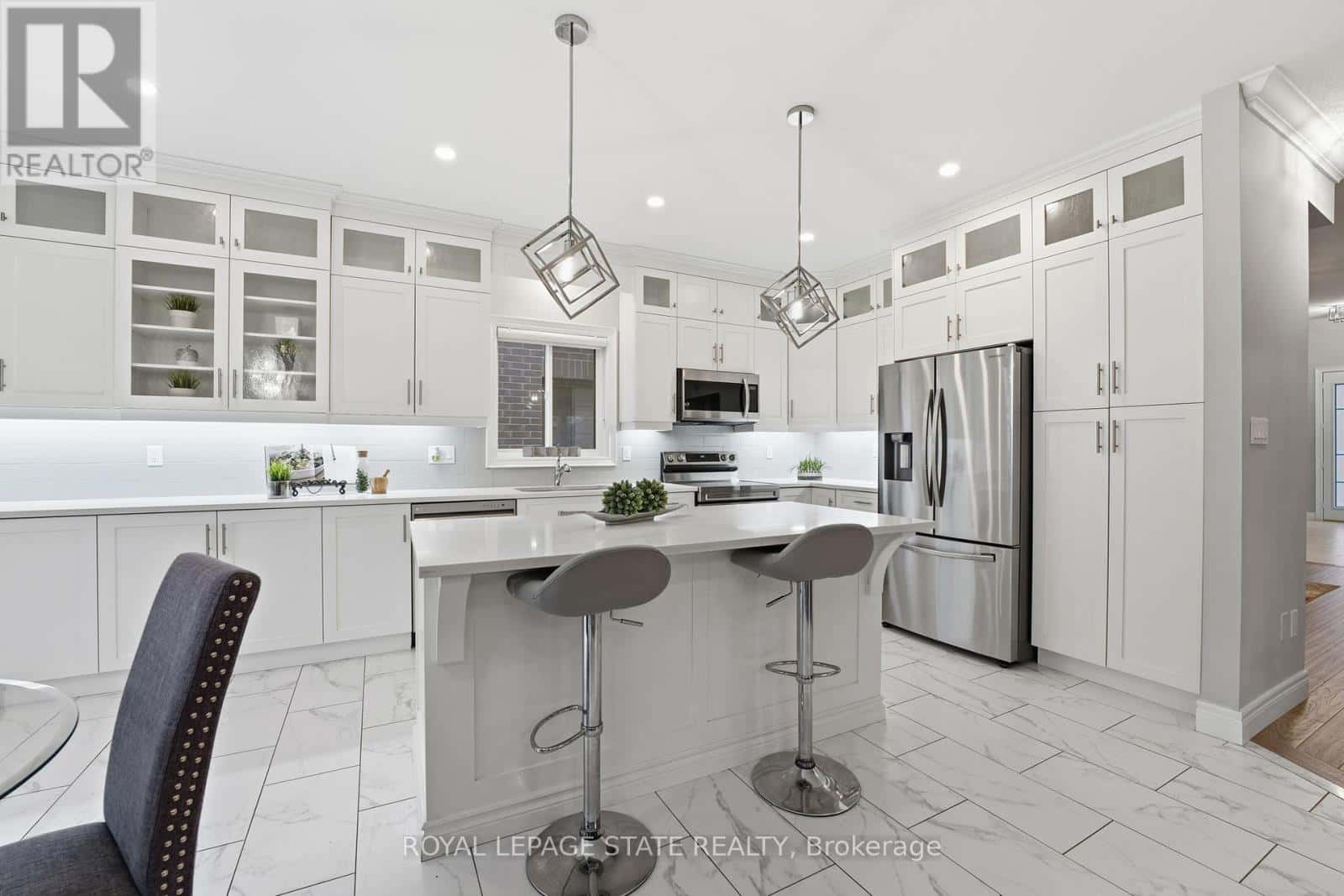 29 ROSELAWN AVENUE — Hamilton (Ancaster), Ontario - Photo 4 of 28