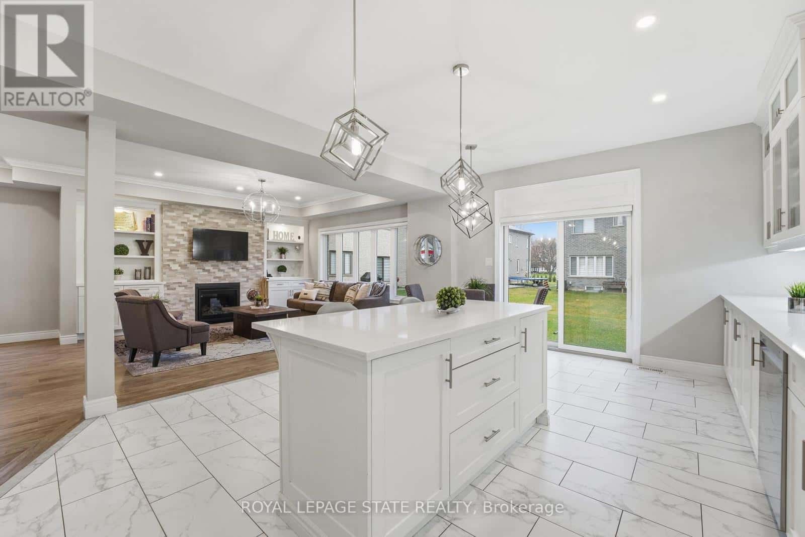 29 ROSELAWN AVENUE — Hamilton (Ancaster), Ontario - Photo 5 of 28