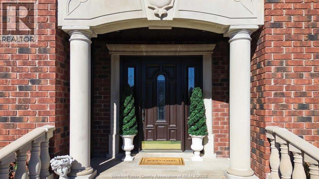 1042 HUNTINGTON — Lakeshore, Ontario - Photo 2 of 50