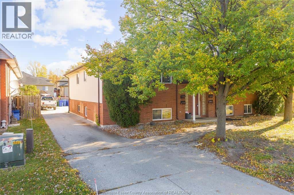 1970 DAYTONA — Windsor, Ontario - Photo 3 of 34