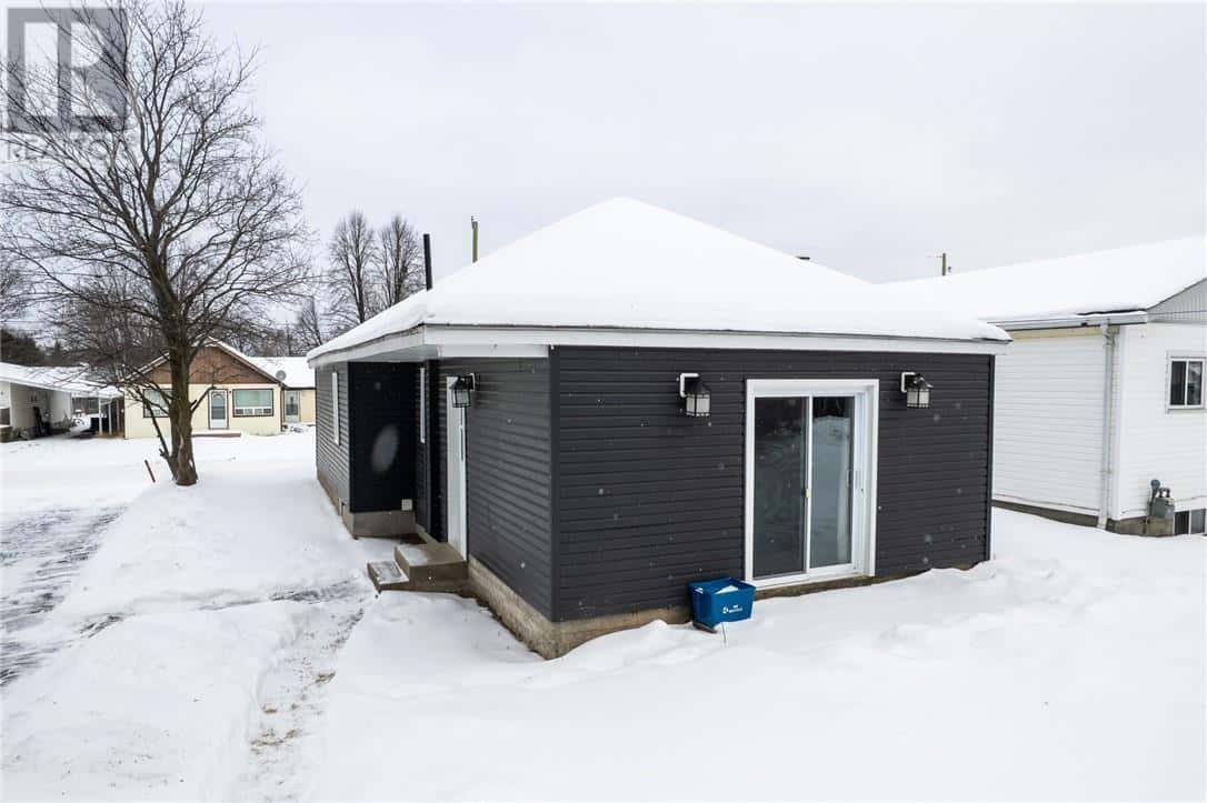 389 Albert Street — Espanola, Ontario - Photo 4 of 35