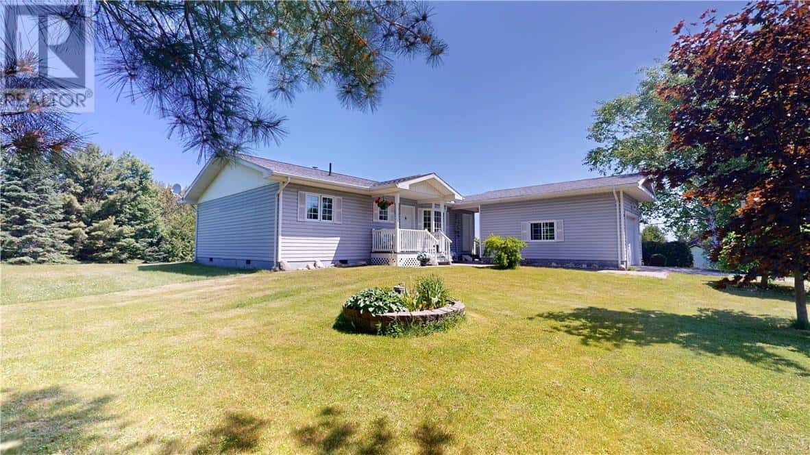 12 Islandview — Mindemoya, Ontario - Photo 4 of 45