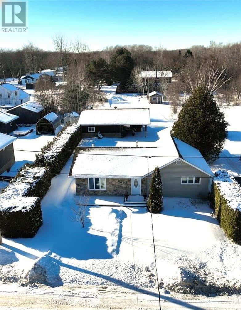 6 Birch Street — Blind River, Ontario - Photo 3 of 49