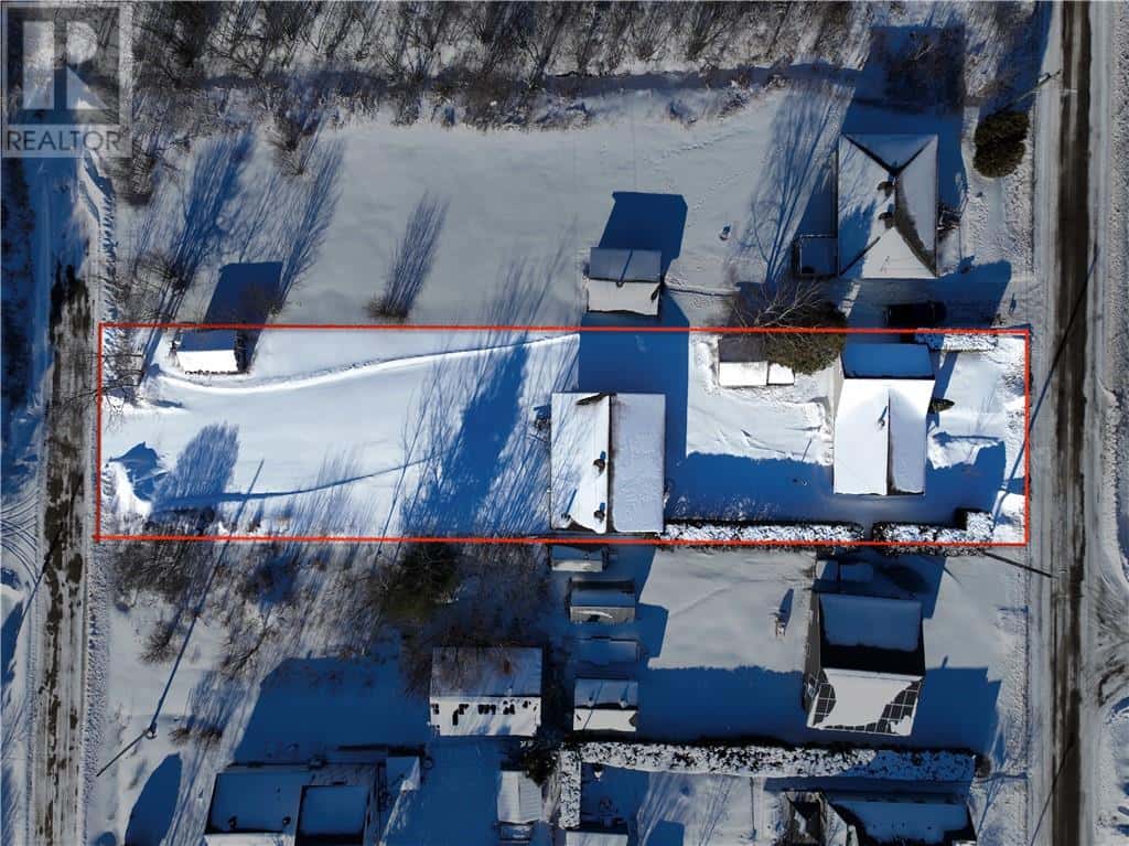 6 Birch Street — Blind River, Ontario - Photo 4 of 49