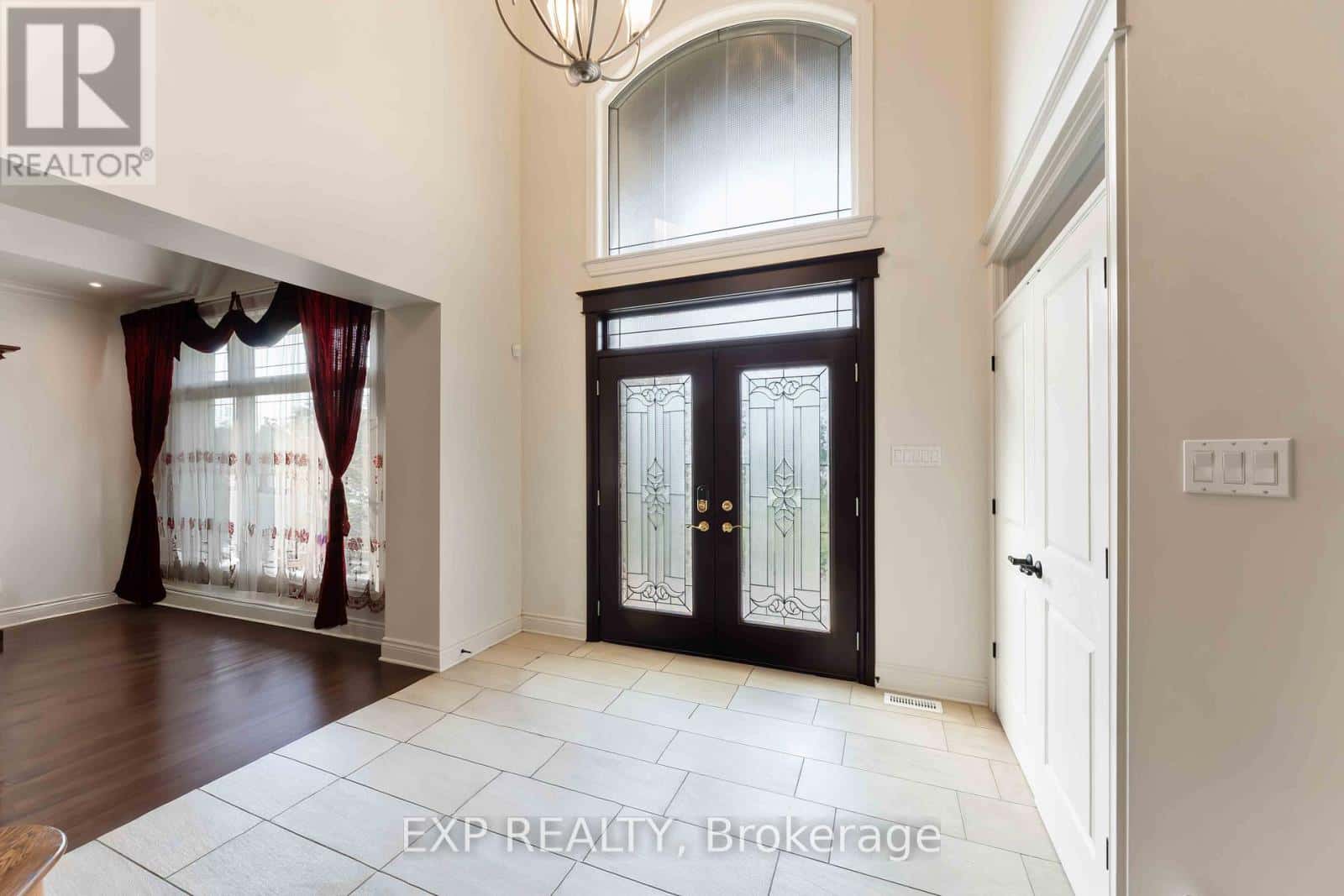 6984 LAKES PARK DRIVE — Ottawa, Ontario - Photo 2 of 37