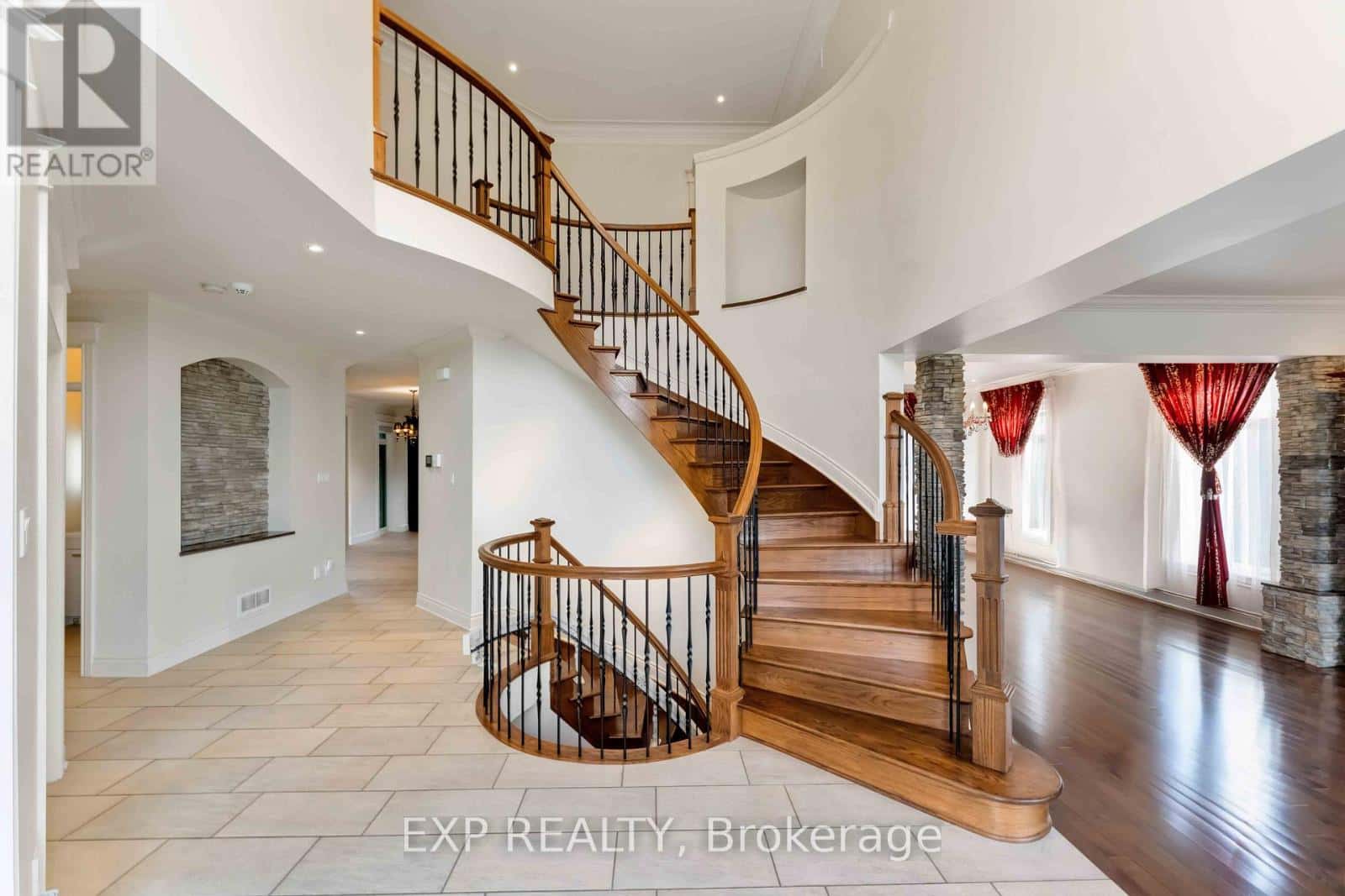 6984 LAKES PARK DRIVE — Ottawa, Ontario - Photo 3 of 37