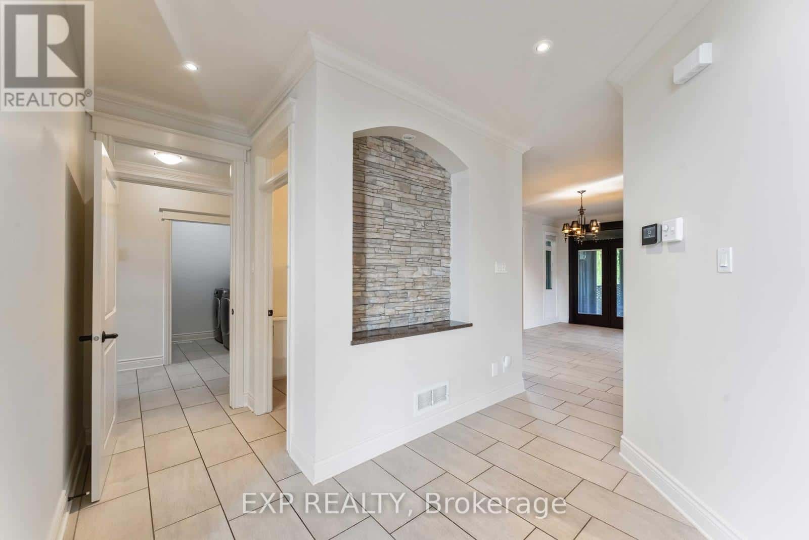 6984 LAKES PARK DRIVE — Ottawa, Ontario - Photo 4 of 37