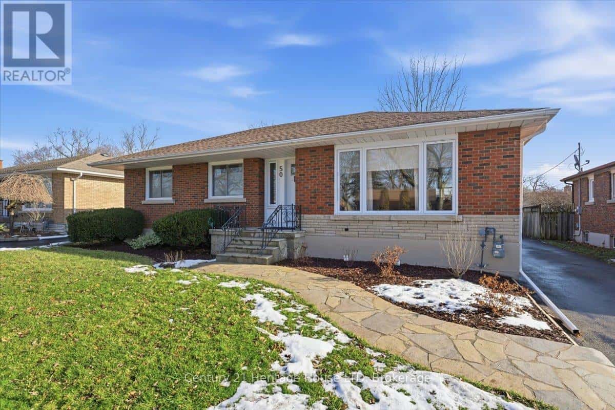 50 BARRON STREET — Welland (Prince Charles), Ontario - Photo 3 of 48