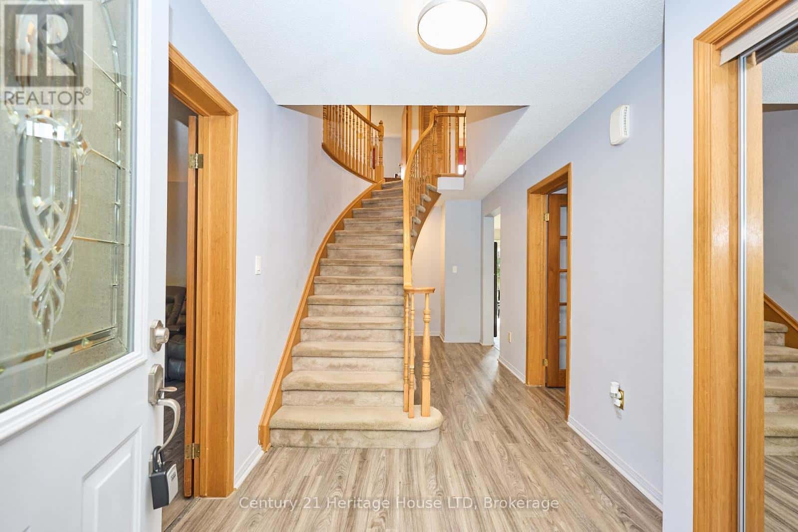 18 BASCARY CRESCENT — St. Catharines (Rykert/Vansickle), Ontario - Photo 5 of 40