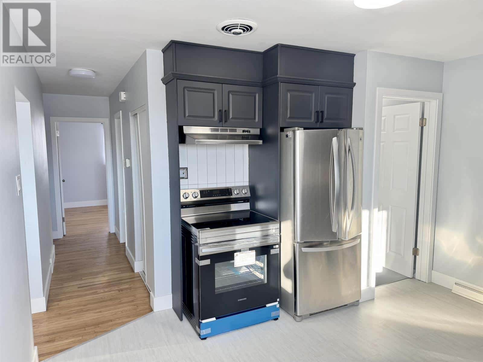 100 Robinson DR — Thunder Bay, Ontario - Photo 4 of 41