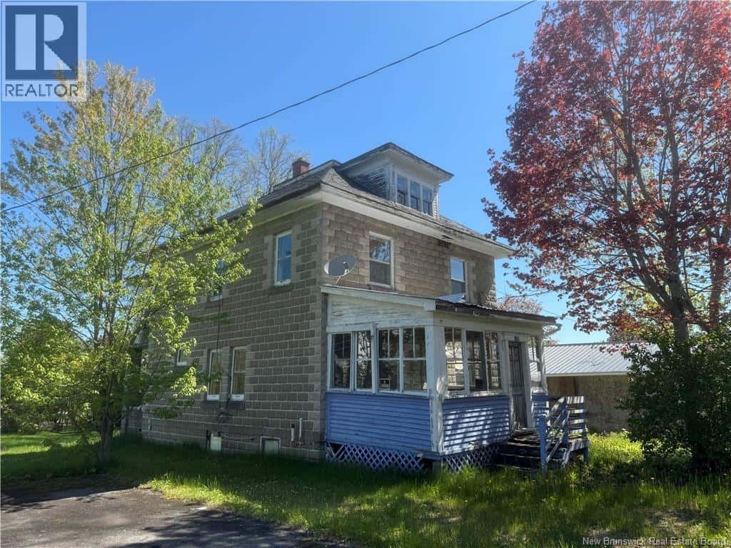 15 Elm Street — McAdam, New Brunswick - Photo 2 of 18