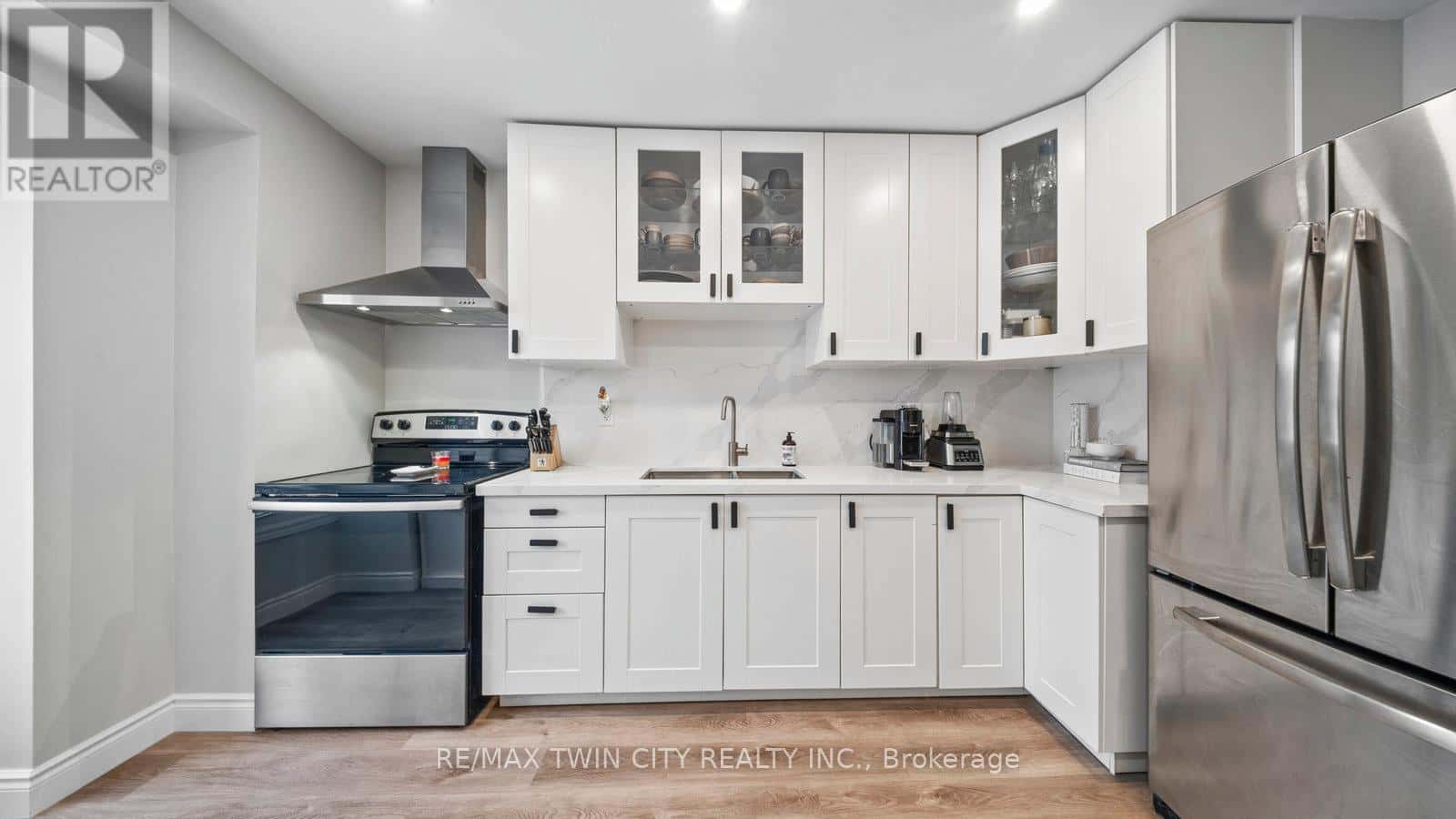 5 ENFIELD CRESCENT — Brantford, Ontario - Photo 5 of 31