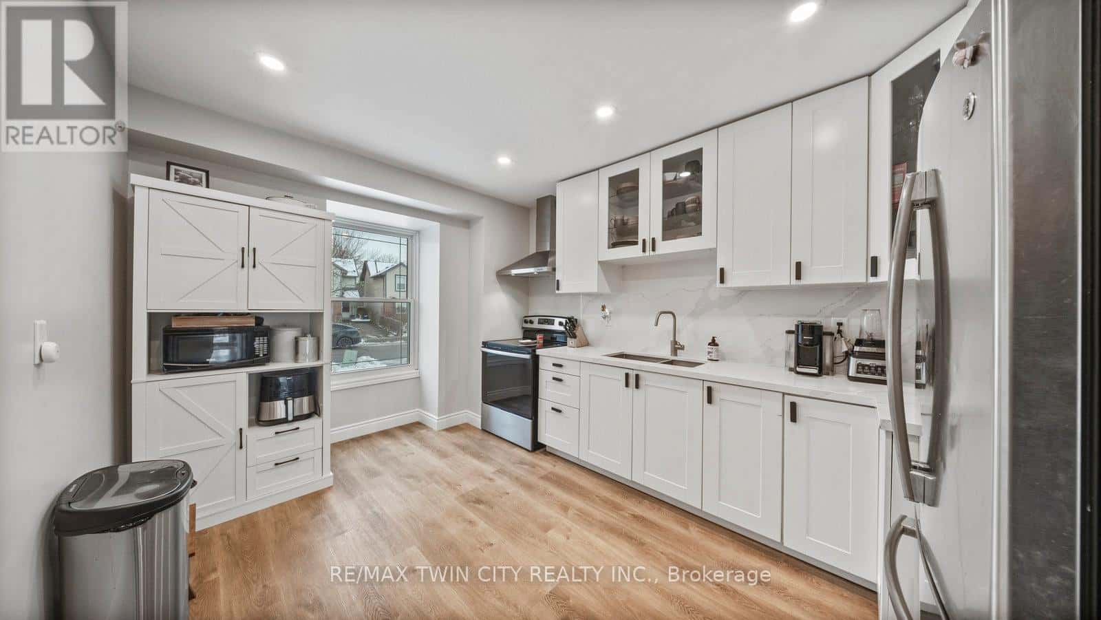 5 ENFIELD CRESCENT — Brantford, Ontario - Photo 3 of 31